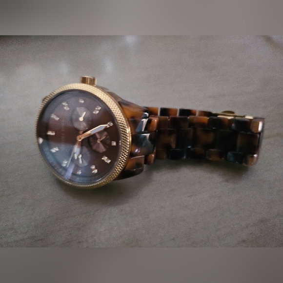 Michael Kors Tortoiseshell Watch - Picture 2 of 3
